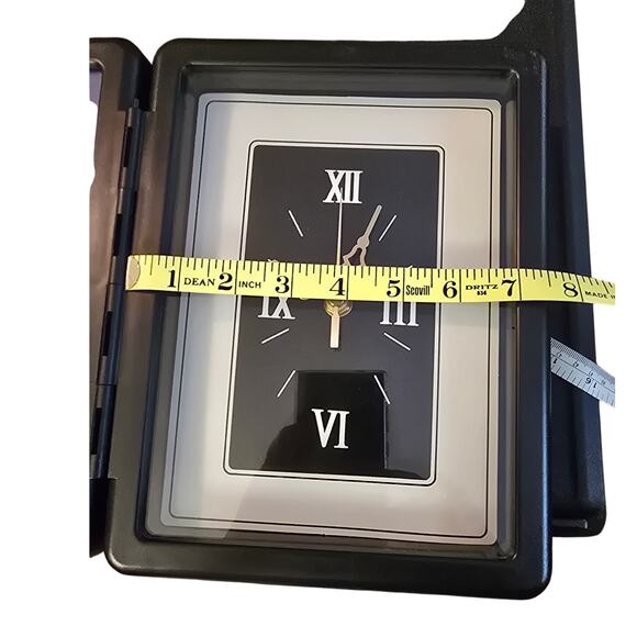 Hinged‎ Clock w/ NYC Skyline w/Twin Towers w/ Fiber Optic Color Changing Lights - Picture 8 of 11